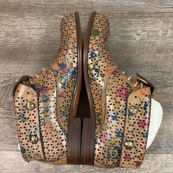 SOLD IN STORE Patricia Nash SABRINA Prairie Rose Perforated Leather - Picture 5 of 12